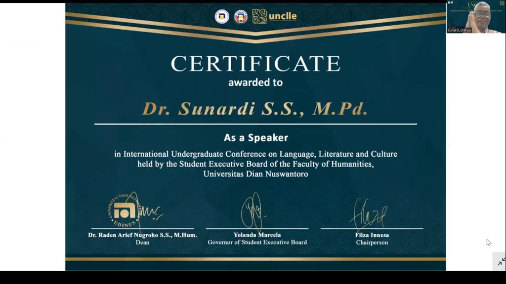 Penyerahan sertifikat untuk pemateri Dr. Sunardi